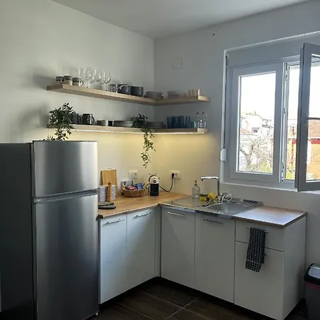 Апартаменти Spacious And Bright Flat Подгориця