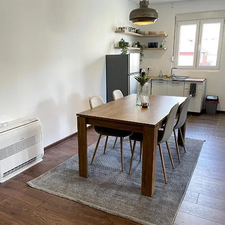 Апартаменти Spacious And Bright Flat *