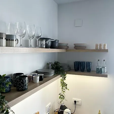 Апартаменти Spacious And Bright Flat